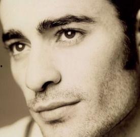 眉毛浓圆脸男明星,揭秘他们的独特气质与风采