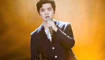 男明星低调领奖图片,男星风采依旧