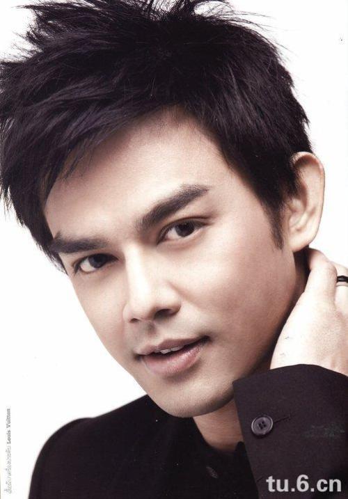 泰国最火的男明星,魅力四溢，人气爆棚的国民偶像