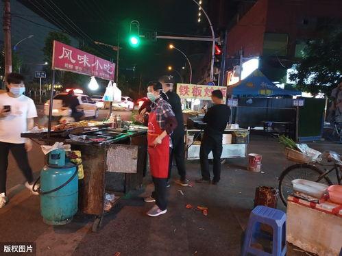 夜市摆摊网红小吃店,网红小吃店，带你领略街头美食的魅力