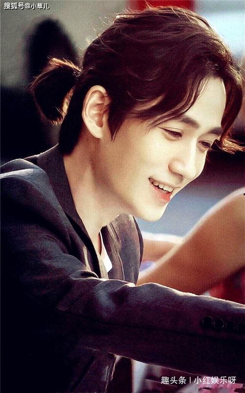 男明星壁纸笑容,探寻男明星壁纸中的温暖瞬间
