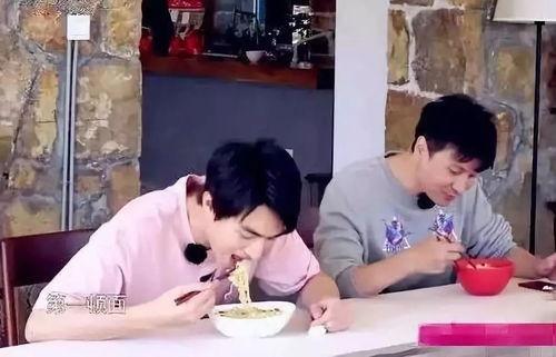明星吃泡面教学,跨界美食课堂新风尚