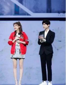 男明星颁奖走路姿势,盘点男明星颁奖礼上的风采瞬间