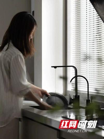 红网净水器,守护家庭水质，引领健康生活新潮流”